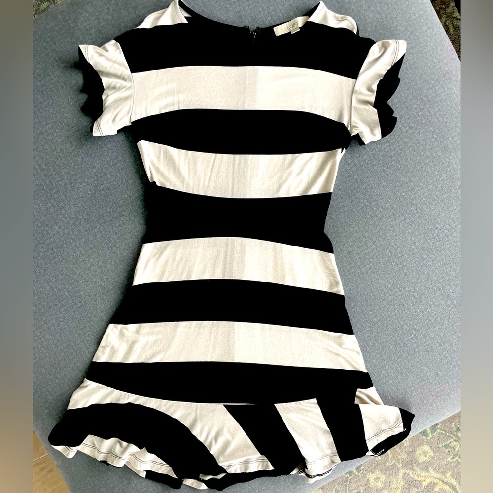 LOFT Navy/White Striped Dress with short sleeves 0 Petite